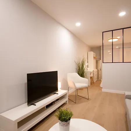 Moderno&ubicacion Ideal I 3 Hab Dobles I Aire Acondicionado *
